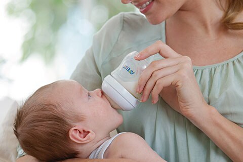 Ръководство на работещата майка за избирането на най-добрата бебешка бутилка и биберон