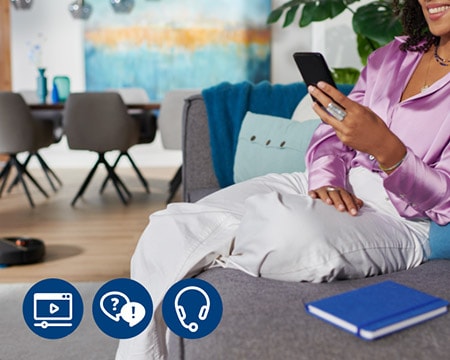 Жена, която настройва робот Philips с приложение HomeRun