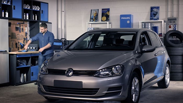 Как да смените крушки за предни фарове за вашия Volkswagen Golf VII